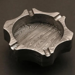Cenicero de Acero con Patrón Damasco Moderno, Bandeja para Fumar de Metal Hecha a Mano, Elegante Porta Cenizas para Decoración del Hogar u Oficina - Product Image 6