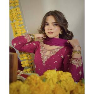 Conjunto de Top y Pantalón de Diseñador para Mujer con Dupatta para Fiestas - Product Image 5