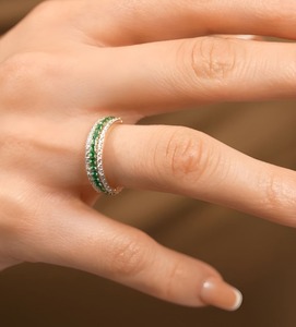 เครื่องประดับสั่งทำพิเศษ ทองคำแท้ 18K สีเหลืองทอง ประดับด้วยไพลินสีน้ำเงินธรรมชาติ เพชรแล็บ ทรงสามแถว แบบ Eternity สำหรับงานแต่งงาน ครบรอบแต่งงาน สามารถสวมซ้อนกันได้ - Product Image 2