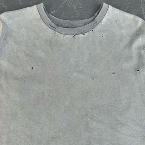 เสื้อยืดผู้ชายสไตล์วินเทจ ผ้าคอตตอน 100% หนานุ่ม ซักย้อมสีแบบ Stone Washed ขาดๆ แบบ Distressed พิมพ์ลายกราฟิก DTG ขนาดใหญ่พิเศษ รับผลิตตามสั่งขายส่ง - Product Image 2