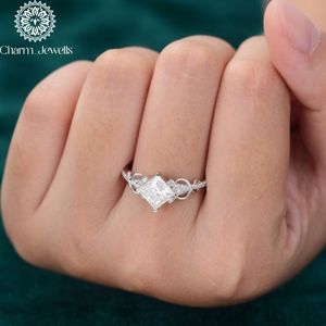 แหวนหมั้นประดับเพชรโมอิสซาไนต์ทรงคุชชั่นจาก Charm Jewells เงินแท้ 925 ชุบโรเดียม ประดับแบบหนามเตย ดีไซน์โรแมนติกคลาสสิกสำหรับผู้หญิง ได้รับการรับรองจาก IGI - Product Image 2