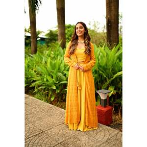 ชุดกระโปรงชิคันคารีสีเหลืองมัสตาร์ดพร้อมแจ็คเก็ต ไซส์ XS ทำจากผ้าชีฟอง - Product Image 1