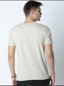 T-shirt décontracté beige à manches courtes pour homme avec logo uni sur le devant, 100 % coton tricoté, respirant, écologique, idéal pour l'été - Product Image 2