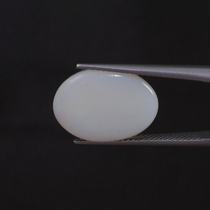 โอปอลสีขาวธรรมชาติ รูปไข่ 6.83 กะรัต ขนาด 17x12.5 มม. ได้รับการรับรองจาก IGI ขัดเงาด้วยมือ ผ่านการเคลือบแว็กซ์/น้ำมัน - Product Image 3