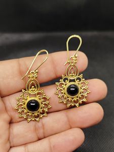 Prix de gros Boucles d'oreilles pendantes bohèmes en laiton plaqué or 18 carats avec onyx noir, nouveau design, bijoux de mode pour femmes - Product Image 5