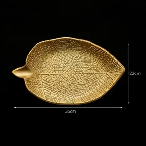 Ensemble d'assiettes de service en métal en forme de feuille, couleur or, motif gravé, design moderne, vaisselle durable pour les fêtes et les dîners - Product Image 1