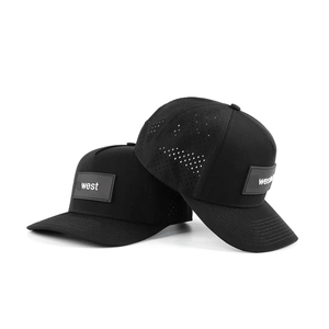 Gorra de Golf Impermeable y Transpirable con Logotipo Personalizado en Parche de PVC, 5 Paneles, Perforaciones Láser, Ajustable con Cierre a Presión - Product Image 3