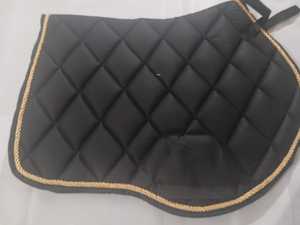All Purpose Saddle Pad Camouflage Green Black Quilted Polyester <b>Fleece</b> Lining With Girth Strap - Product Image 5