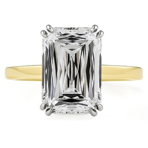 Anillo de Compromiso con Corte Esmeralda de 5.01 CT, Anillo Solitario de Oro Amarillo de 14K, Anillo de Diamantes con Halo Oculto y Engaste Doble de Oro Blanco - Product Image 4
