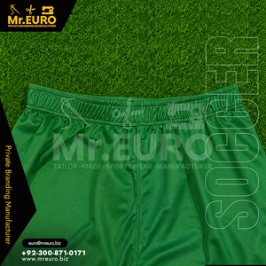 Shorts de football personnalisés vert et blanc 100 % polyester avec logo frontal pour hommes, respirants, taille élastique, bas de tenue athlétique imprimé - Product Image 6