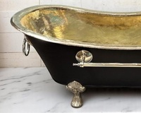 Baignoire ovale autoportante antique avec pieds argentés et intérieur doré, baignoire en métal durable pour adultes, fabriquée à la main en cuivre