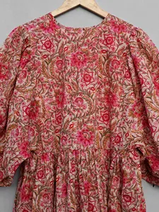 Robe courte en coton à imprimé floral rouge bohème pour femmes, avec manches bouffantes, coupe ample, col à nouer, robe d'été pour femmes - Product Image 5