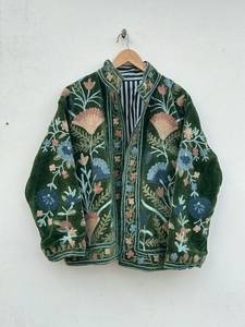Veste en velours brodée à la main, motif floral, manches longues, col montant, veste d'automne pour femmes, vente en gros de vestes Suzani B2B - Product Image 1