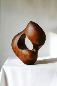 Sculpture de table en bois moderne, artisanale, irrégulière, pièce d'art décorative, inspirée de la nature, décoration intérieure - Product Image 1