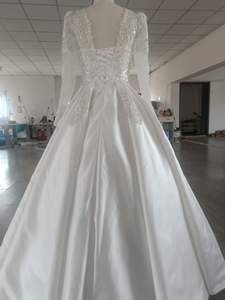 Nouvelle Robe de Mariée Empire Française 2026 en Satin à Texture Avancée, Longueur Ras du Sol, Manches Richement Perlées, Col en V, Appliques à Lacets, Collection Été - Product Image 5