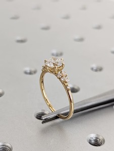 Bague en diamant plaqué or au design unique et élégant, certifiée IGI, pour unisexe, bijoux modernes avec finition haute brillance - Product Image 3