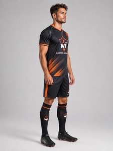 Tenue de football personnalisée, maillot et short de football haut de gamme, tissu extensible doux pour les matchs de compétition en extérieur - Product Image 3