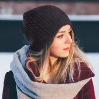 थोक ऊन पोम पोम शीतकालीन सलाम फैशन गर्म बुना हुआ प्यारा Beanie सर्दियों टोपी के लिए महिलाओं सर्दियों फर गेंद beanie टोपी महिलाओं के लिए