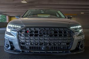 Audi S8 Sedán 2023 Usado en Excelentes Condiciones, Listo para Envío a Todo el Mundo - Product Image 4