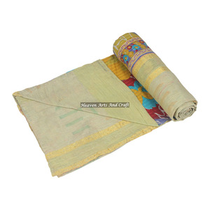 Colcha de Algodón Indio con Bloques de Tela Kantha Hechos a Mano, Reversible, Cosida a Mano, de Sari Antiguo, Lavable - Product Image 1