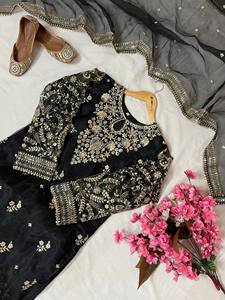 Ensemble de kurta noir brodé pour femmes avec travail au fil d'argent, longueur cheville, tenue traditionnelle indienne pakistanaise, toutes saisons - Product Image 5