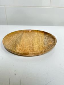 Assiette ronde en bois naturel artisanal pour servir les aliments, le dîner, les collations, les fruits, les desserts, le pain et les apéritifs, adaptée - Product Image 3