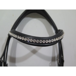 Bridon anatomique confortable pour cheval en cuir rembourré avec garniture argentée et décorations fantaisie, durable, Fab International FB-LB-082 - Product Image 3