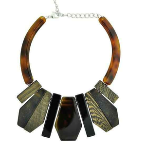 Collier Pendentif Classique de Haute Qualité en Corne de Buffle Faite à la Main, Écologique, en Corne Naturelle et Résine, Cadeau d'Affaires, Artisanat Naturel pour Amoureux - Product Image 1