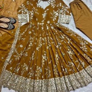 Robe Anarkali Salwar Kameez Traditionnelle Indienne et Pakistanaise Tendance pour Femme – Mariage, Hiver, Été – Soie Satinée Japonaise Moutarde - Product Image 5