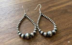 Boucles d'oreilles pendantes en alliage léger et hypoallergénique, perles grises Navajo en forme de goutte d'eau, style bohème vintage occidental pour femme - Product Image 4