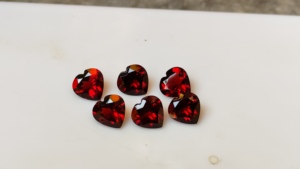 Vente en gros usine : Lot de pierres précieuses naturelles de grenat rouge, facettées en forme de cœur, calibrées, 3mm 4mm 5mm 6mm, pour la bijouterie - Product Image 3