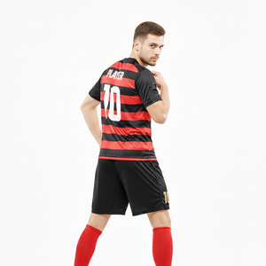 Ensemble d'uniformes de football à rayures rouges et noires, respirant, pour adultes, comprenant un maillot et un short, idéal pour le sport – Vente directe usine - Product Image 3