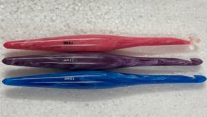 Ganchos de Crochet de Resina de 7 mm con Acabado Liso, Diseño de Remolino Colorido, Agarre Cómodo para Tejer y Hacer Crochet - Product Image 3