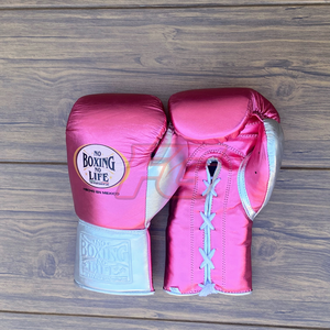 Gants de boxe personnalisés pour l'entraînement et le sparring |   Fermeture à lacets avec boucle auto-agrippante |   Construction en cuir |   Gants anti-humidité à doigts entiers - Product Image 3