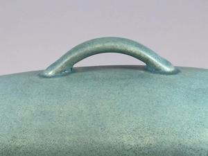 Pot à beurre de style vintage avec couvercle à poignée cintrée, plateau de service profond, finition émaillée lisse, élégant récipient à beurre pour comptoir de cuisine - Product Image 4