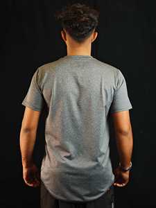 T-shirt à manches courtes pour homme PUFFIN SPORTS OEM personnalisé avec logo néon, coupe classique, tissu jersey à séchage rapide, style décontracté - Product Image 4