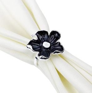 Anillo para Servilletas con Diseño de Pétalos Elegantes en Color Negro, para Decoración de Mesa de Comedor, Decoración de Bodas, Fiestas y Uso Moderno en el Hogar - Product Image 1