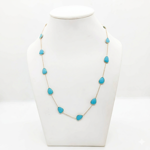 Collier en turquoise naturelle en or jaune massif 18 carats avec pierre précieuse bleu ciel sertie en clos et facettée - Product Image 1