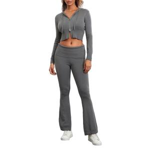 Ensemble 2 pièces pour femme : Crop top en coton et pantalon de survêtement à capuche zippé, style logo personnalisé pour l'hiver - Product Image 2