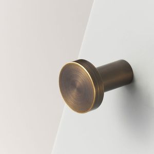 Boucles d'oreilles minimalistes en laiton, clous dorés et or rose, design hexagonal, pour boutons de porte de maisons, hôtels et villas - Product Image 2