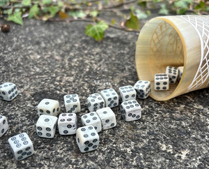 Produit très demandé, dés de jeu ronds faits à la main en os de buffle poli, écologiques, de haute qualité, avec design et taille personnalisés - Product Image 5