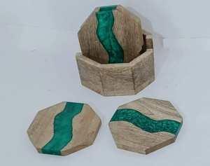 แผ่นรองแก้วทำมือจากเรซิ่นและไม้ ลาย MODEL สำหรับงานศิลปะและของสะสม - Product Image 5