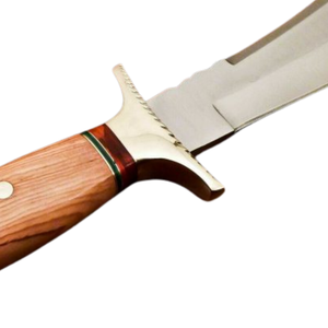 Cuchillo Bowie Hecho a Mano con Hoja Curva de Acero Plateado, Mango de Madera Marrón, Guardacuchillos Dorado y Funda de Cuero, Cuchillos de Caza Personalizados para Exteriores - Product Image 2