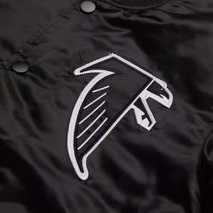 Chaqueta Varsity Negra Personalizada de Satén para Hombre, Chaqueta Bomber con Franjas Rojas en las Mangas, Uniforme de Béisbol Letterman al por Mayor, Ropa Deportiva - Product Image 4