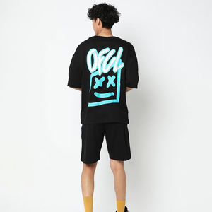 Ensemble de survêtement d'été en coton épais avec impression en relief, deux pièces, t-shirt et short pour homme, en vente - Product Image 5