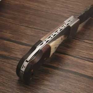 Couteau de poche pliant artisanal de qualité supérieure en acier Damas avec manche en bois et corne, pour le camping en plein air, personnalisable avec étui - Product Image 2