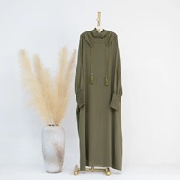 Robe longue maxi respirante et légère en polyester pour femmes musulmanes, collection Printemps-Été-Automne 2026, couleur unie, col en V, extensible dans quatre directions