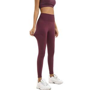 Ensemble de yoga pour femmes de qualité supérieure, sans couture, très vendu, en spandex et polyester, ajusté, respirant, motif uni, vente en gros - Product Image 3