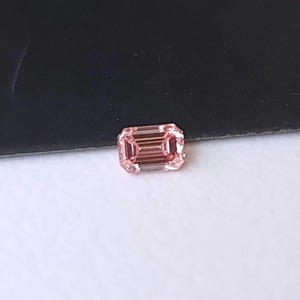 Diamant de laboratoire 8 carats émeraude rose fantaisie VS2 certifié IGI CVD 3EX coupe excellente – Fournisseur B2B pour grossistes et importateurs de diamants - Product Image 2