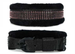 Collier pour chien en fourrure de luxe, collier moelleux pour animaux de compagnie avec boucle en métal noir, qualité export du fabricant Divine International - Product Image 2